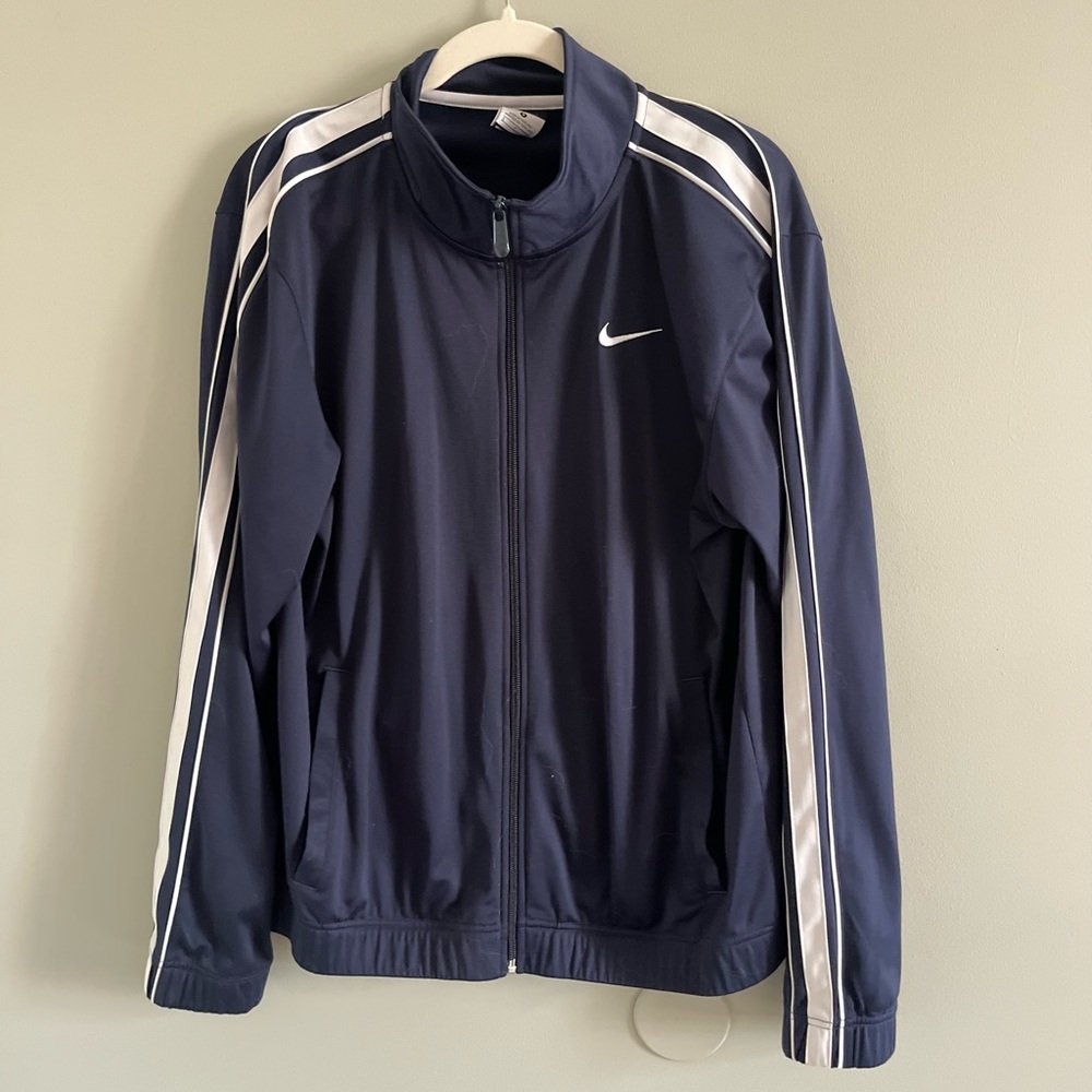 vintage navy nike jacket - like new!!